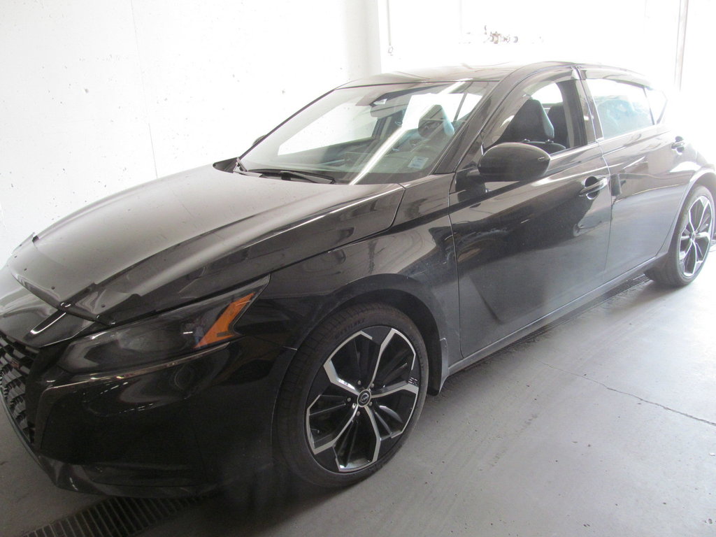 2023 Nissan Altima SR in Dartmouth, Nova Scotia - 2 - w1024h768px