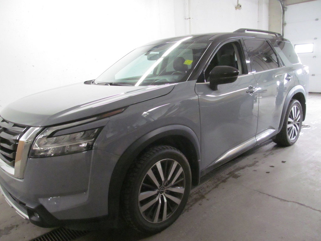 2022 Nissan Pathfinder Platinum in Dartmouth, Nova Scotia - 2 - w1024h768px
