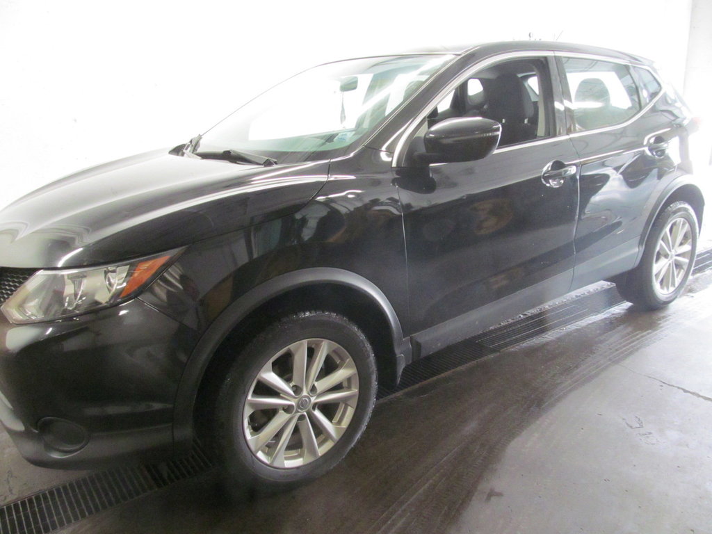 2018 Nissan Qashqai SV in Dartmouth, Nova Scotia - 2 - w1024h768px