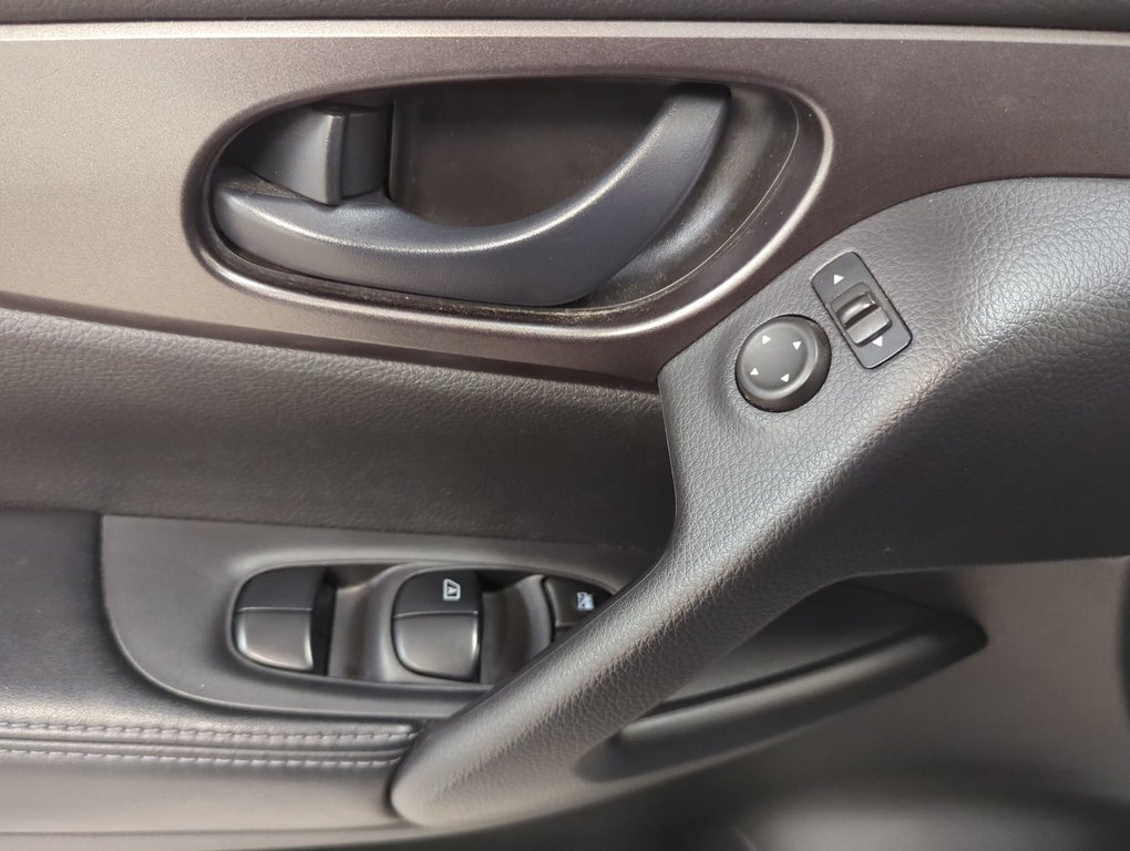 2020 Nissan Qashqai S in Dartmouth, Nova Scotia - 13 - w1024h768px