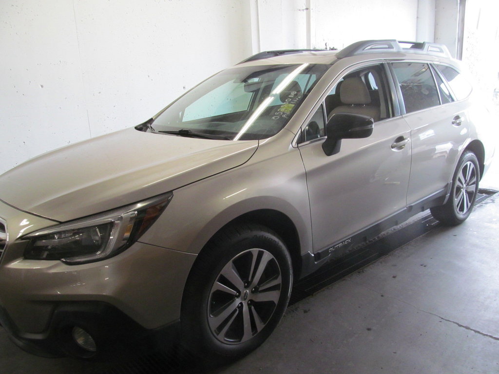 2018 Subaru Outback Limited in Dartmouth, Nova Scotia - 2 - w1024h768px