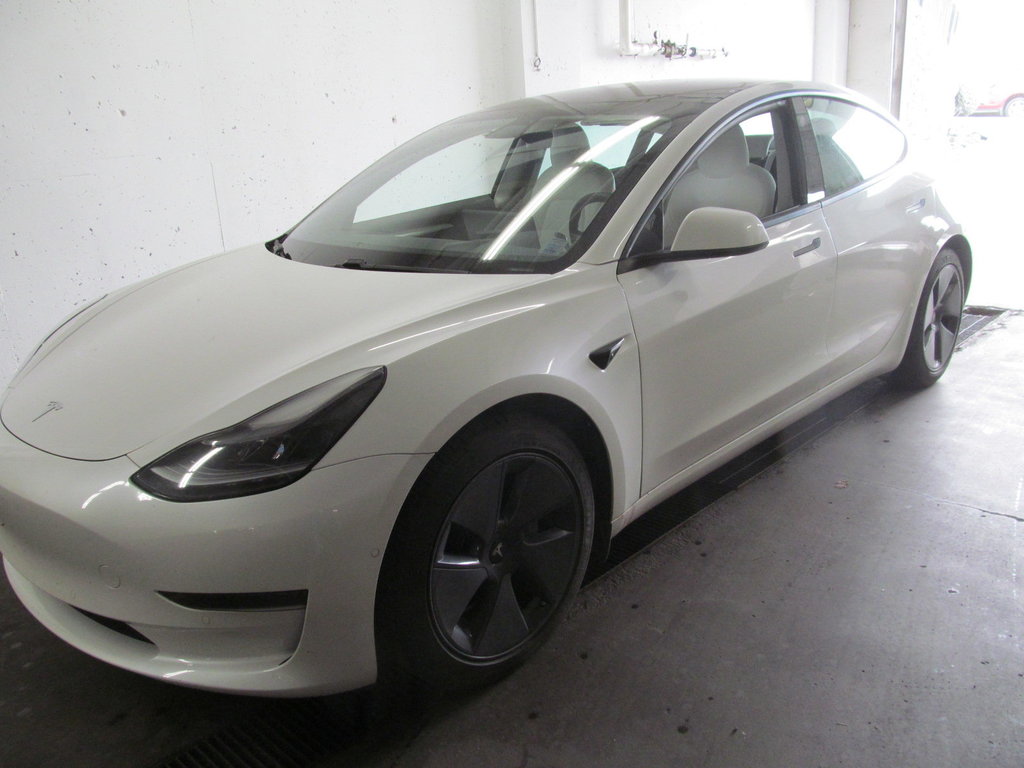 2021 Tesla MODEL 3 Standard Range Plus in Dartmouth, Nova Scotia - 2 - w1024h768px