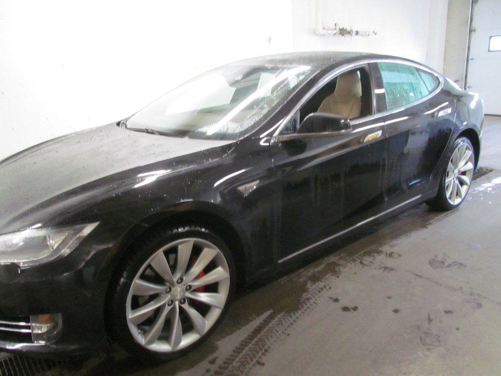 2015 Tesla Model S 85D in Dartmouth, Nova Scotia - 2 - w1024h768px