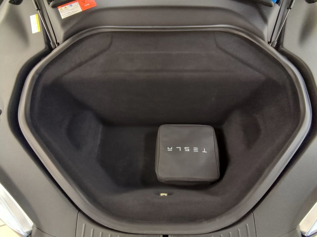 2015 Tesla Model S 85D in Dartmouth, Nova Scotia - 26 - w1024h768px