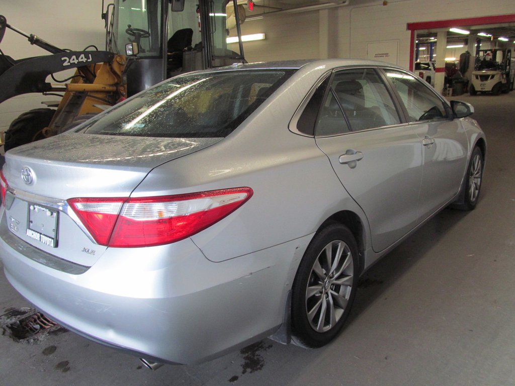 2015 Toyota Camry XLE in Dartmouth, Nova Scotia - 4 - w1024h768px