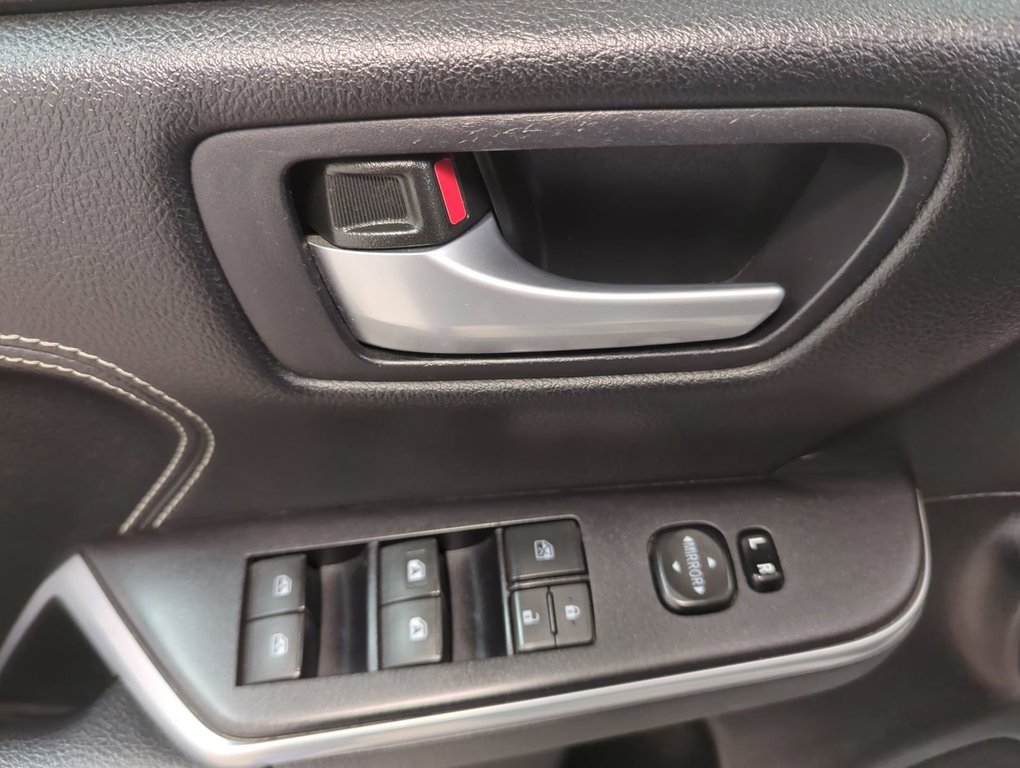 2015 Toyota Camry XLE in Dartmouth, Nova Scotia - 13 - w1024h768px