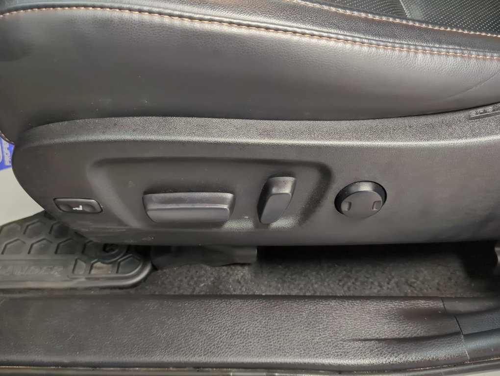 2019 Toyota Highlander Limited in Dartmouth, Nova Scotia - 12 - w1024h768px