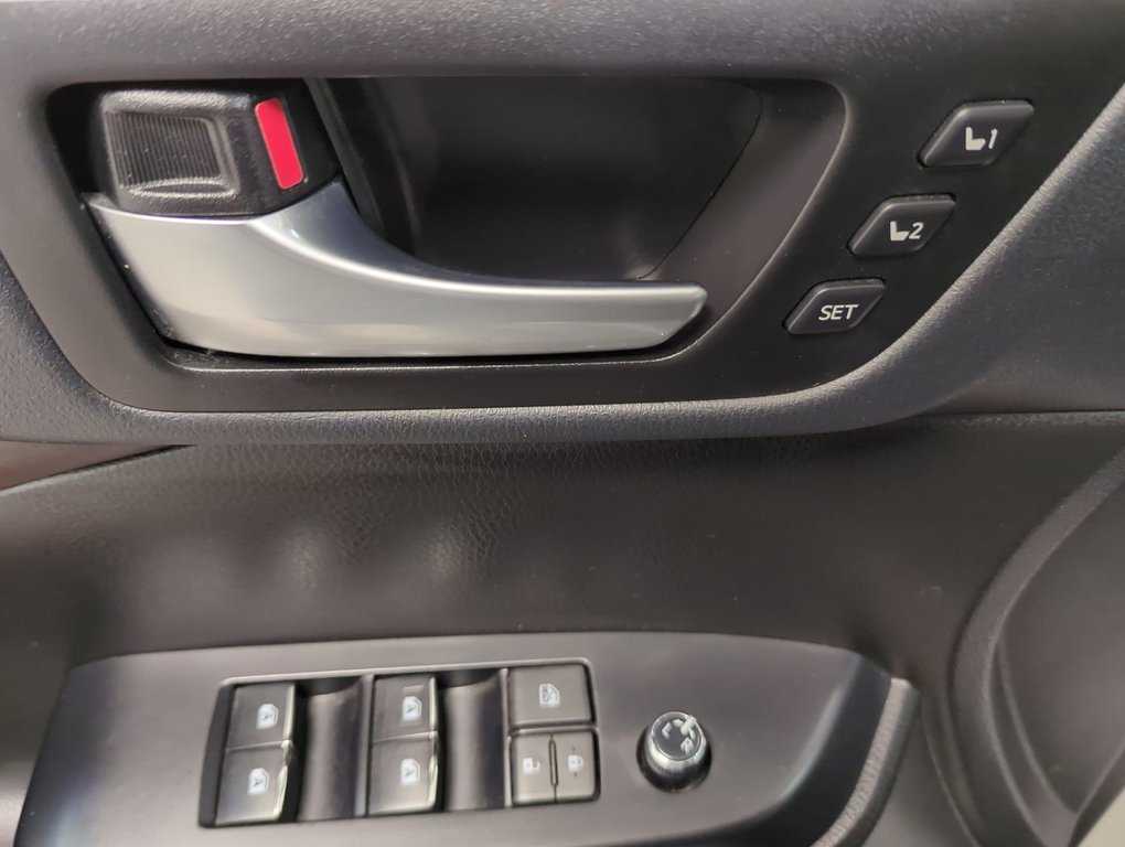 2019 Toyota Highlander Limited in Dartmouth, Nova Scotia - 13 - w1024h768px