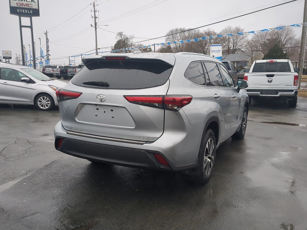 2021 Toyota Highlander XLE Sunroof 7 Seater Fresh MVI in Dartmouth, Nova Scotia - 8 - w1024h768px