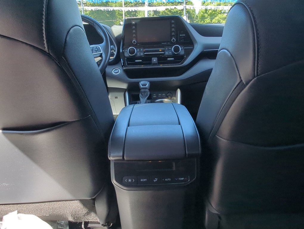 2022  Highlander XLE Sunroof 7 Seater *GM Certified* in Dartmouth, Nova Scotia - 20 - w1024h768px