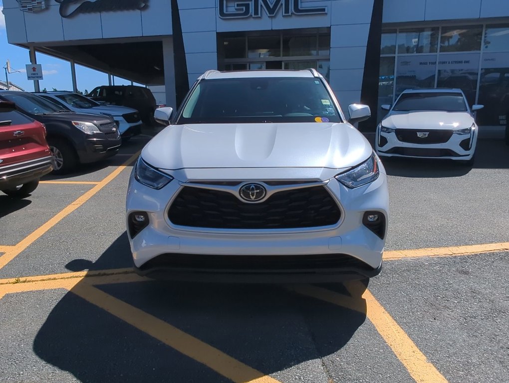 2022  Highlander XLE Sunroof 7 Seater *GM Certified* in Dartmouth, Nova Scotia - 3 - w1024h768px