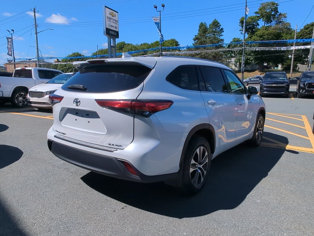 2022  Highlander XLE Sunroof 7 Seater *GM Certified* in Dartmouth, Nova Scotia - 8 - w1024h768px