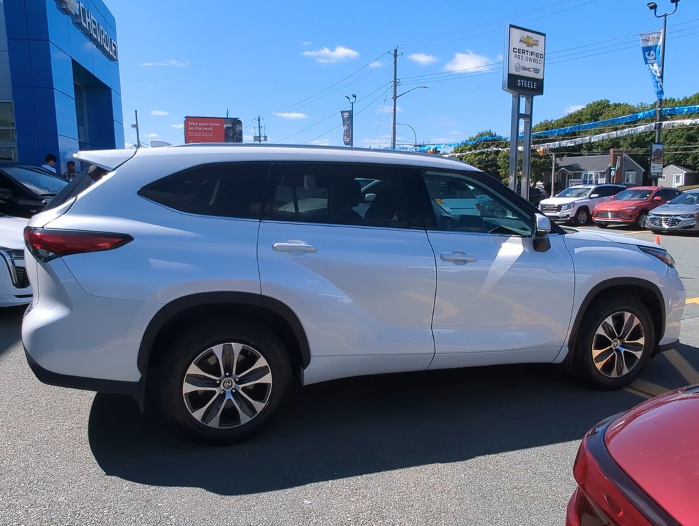 2022  Highlander XLE Sunroof 7 Seater *GM Certified* in Dartmouth, Nova Scotia - 9 - w1024h768px