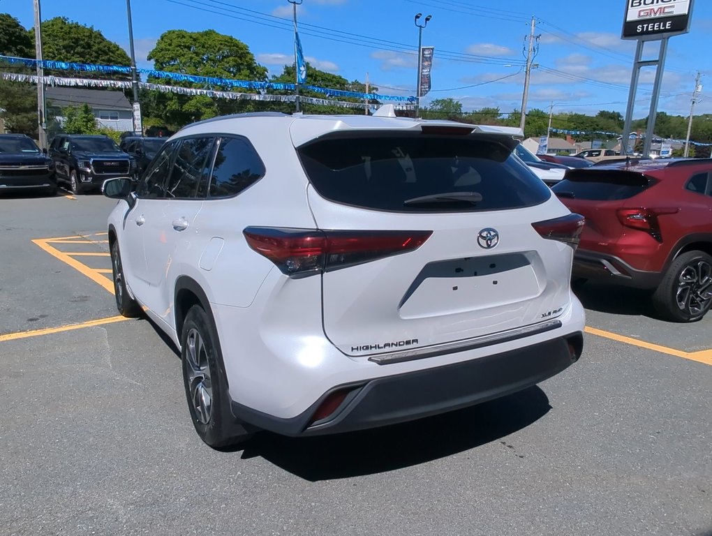 2022  Highlander XLE Sunroof 7 Seater *GM Certified* in Dartmouth, Nova Scotia - 6 - w1024h768px