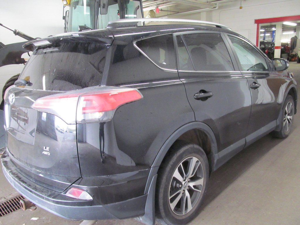 2018 Toyota RAV4 LE in Dartmouth, Nova Scotia - 4 - w1024h768px