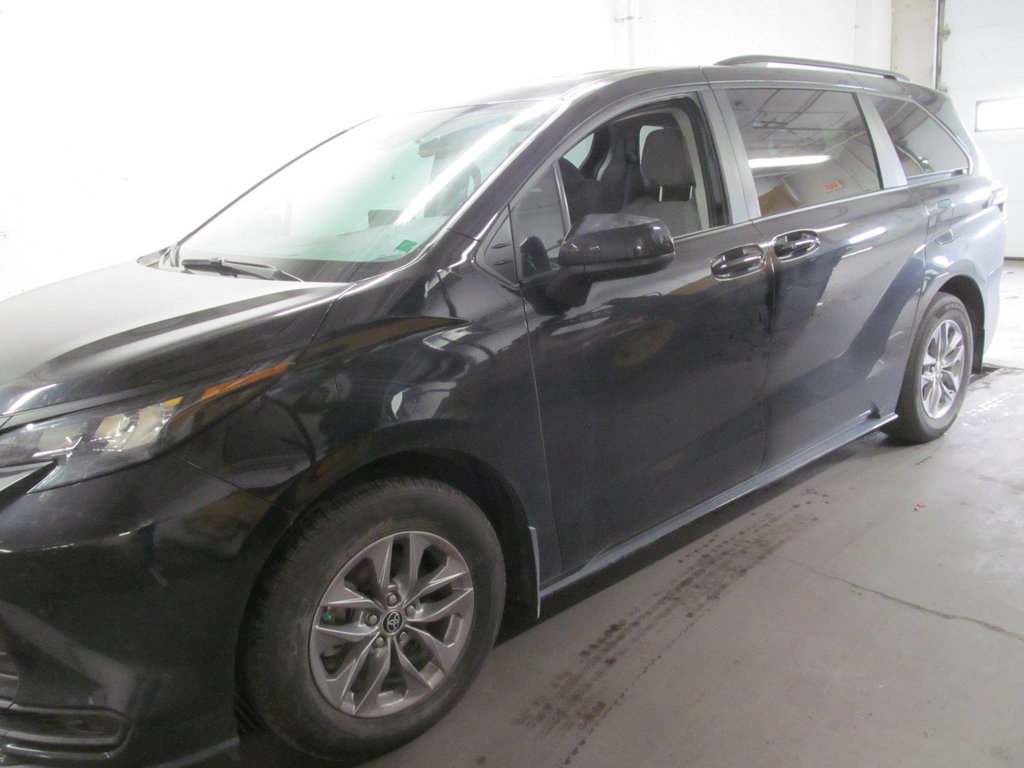 2024 Toyota Sienna LE AWD Hybrid 8 Passenger in Dartmouth, Nova Scotia - 2 - w1024h768px