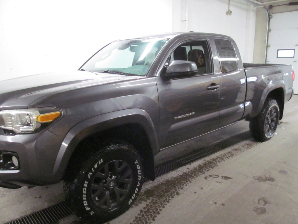 2020 Toyota Tacoma BASE in Dartmouth, Nova Scotia - 2 - w1024h768px