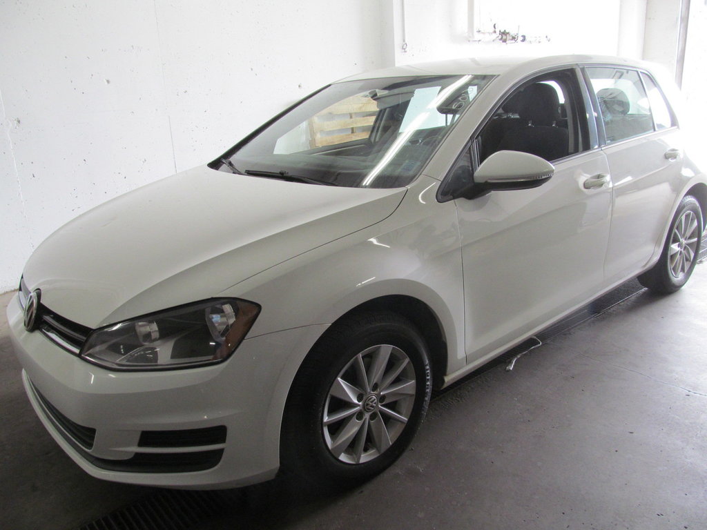 2016 Volkswagen Golf Comfortline in Dartmouth, Nova Scotia - 2 - w1024h768px