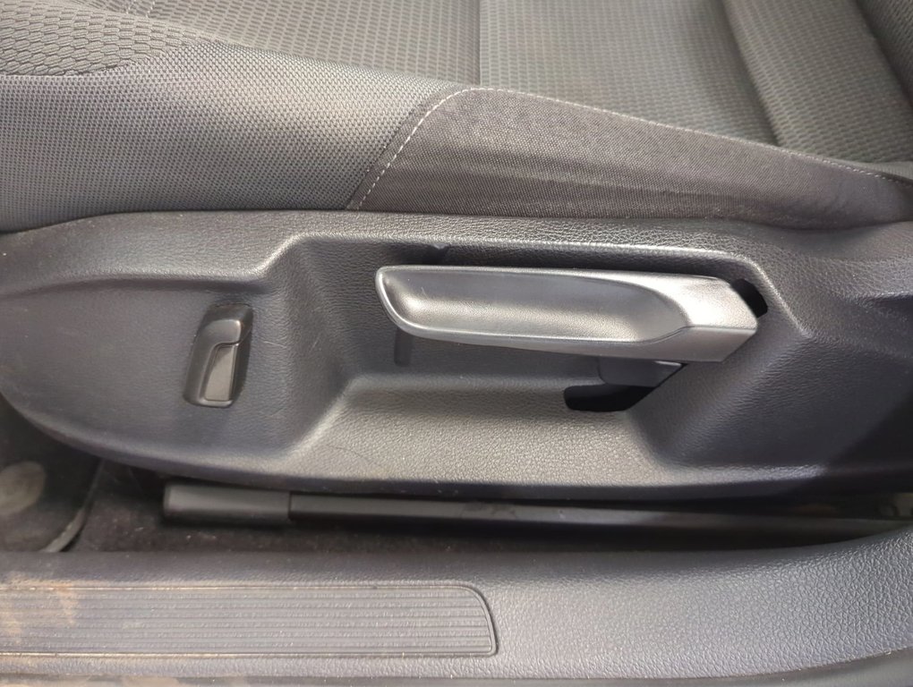 2016 Volkswagen Golf Comfortline in Dartmouth, Nova Scotia - 12 - w1024h768px
