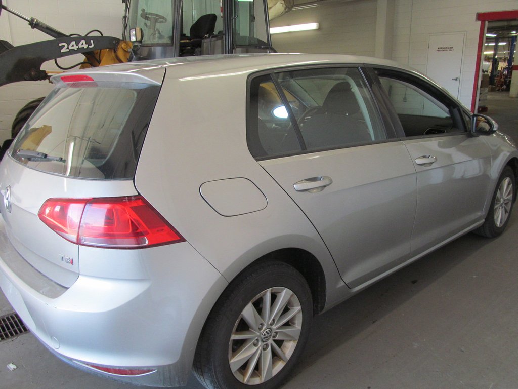 2017 Volkswagen Golf Comfortline in Dartmouth, Nova Scotia - 4 - w1024h768px