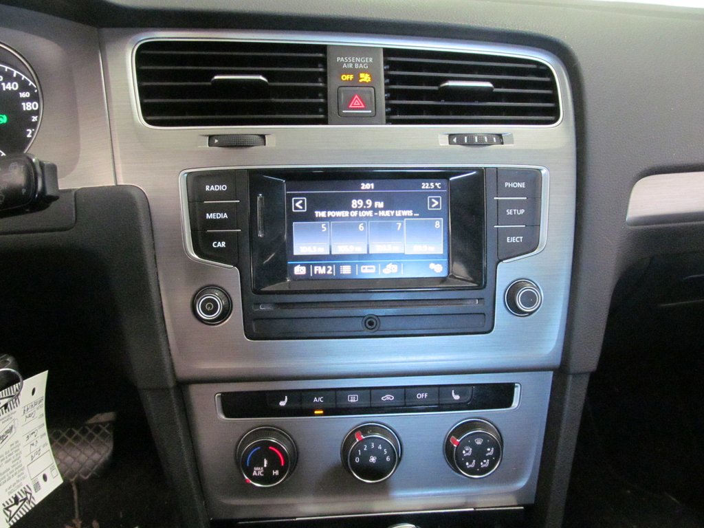 2017 Volkswagen Golf Comfortline in Dartmouth, Nova Scotia - 6 - w1024h768px
