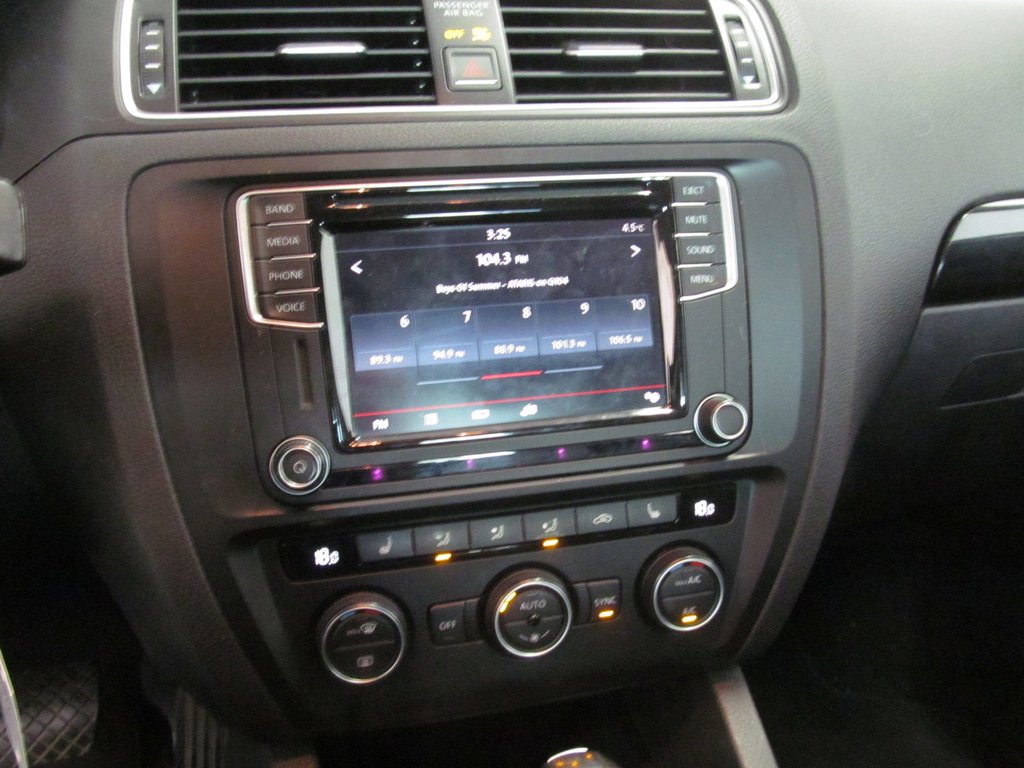 2016 Volkswagen Jetta Sedan 1.8T SPORT in Dartmouth, Nova Scotia - 6 - w1024h768px