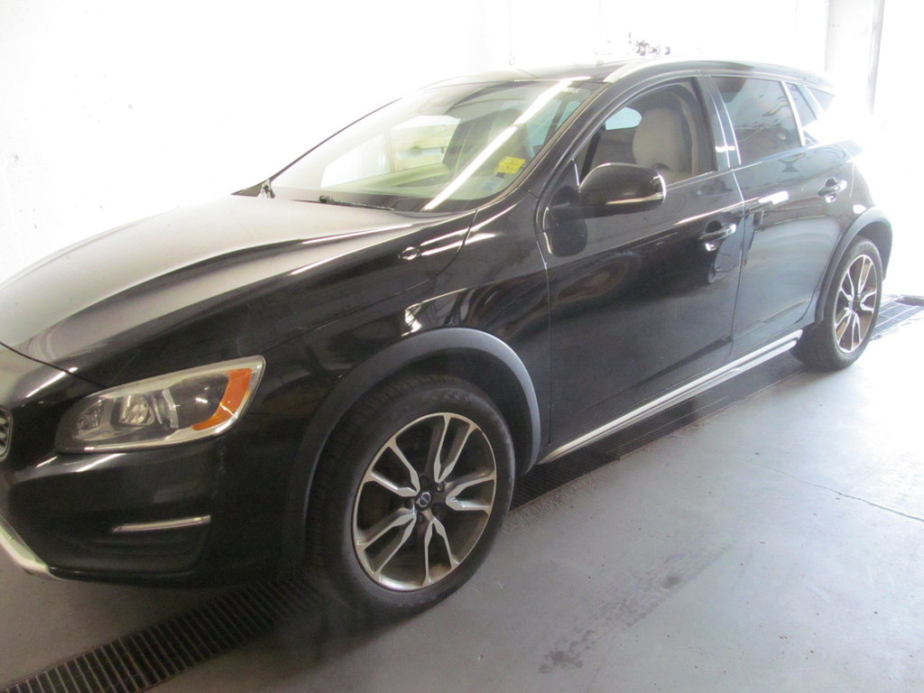 2017 Volvo V60 Cross Country T5 in Dartmouth, Nova Scotia - 2 - w1024h768px