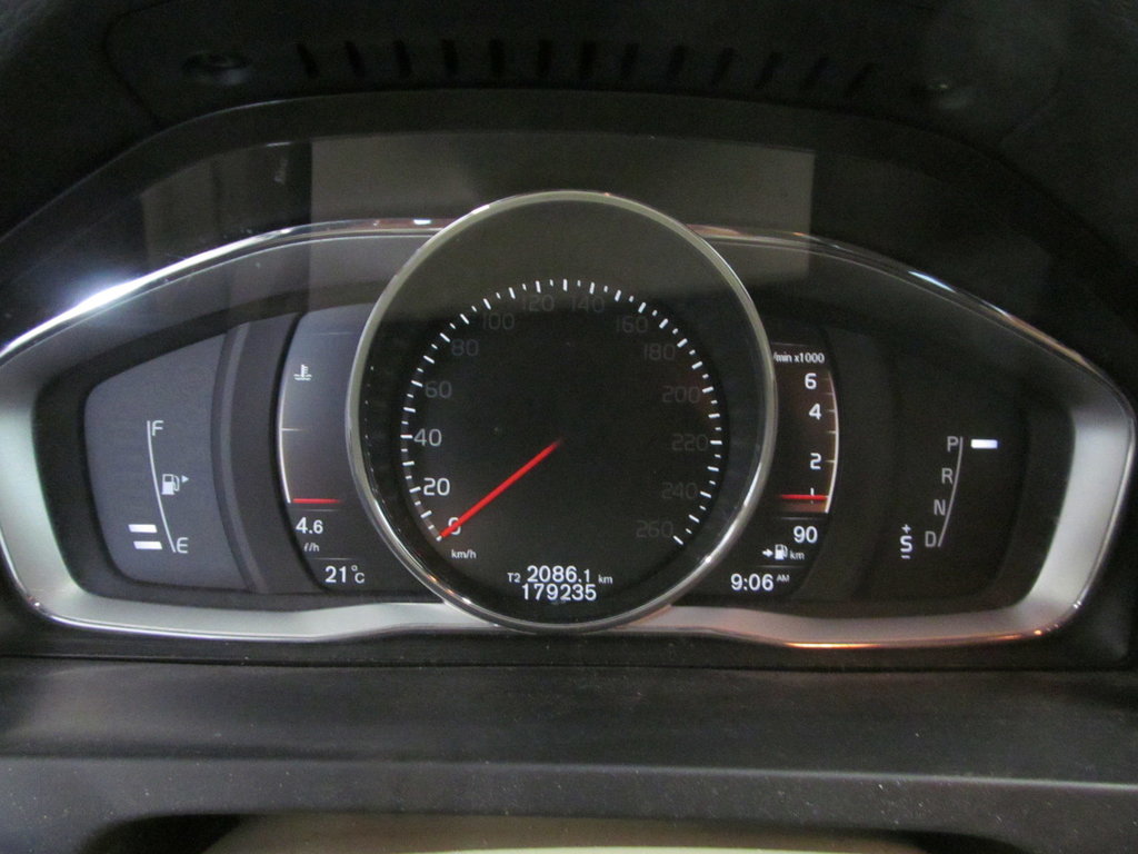 2017 Volvo V60 Cross Country T5 in Dartmouth, Nova Scotia - 5 - w1024h768px
