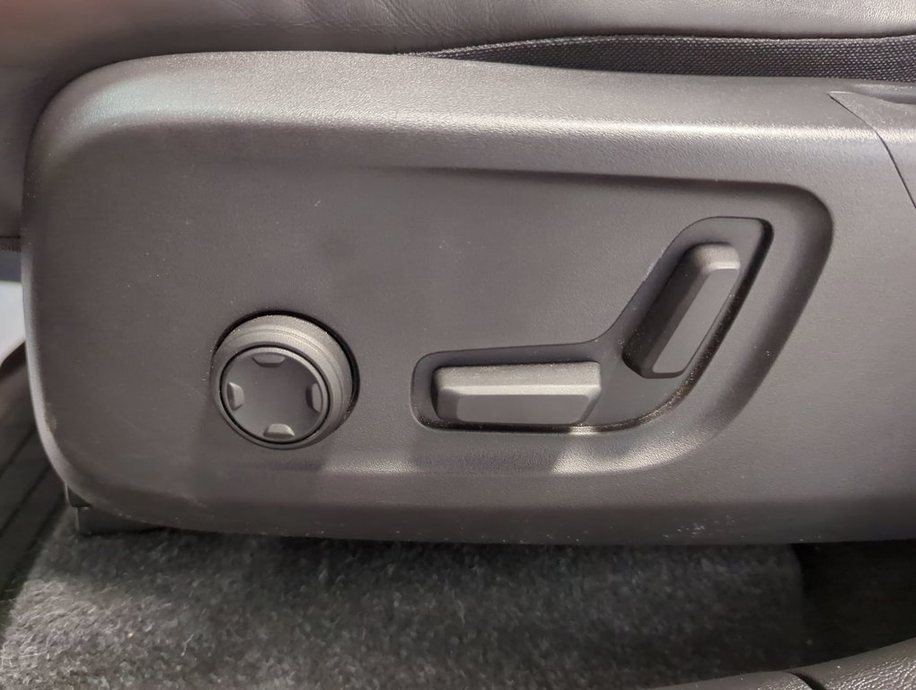 2022 Volvo XC40 Recharge Pure Electric Plus in Dartmouth, Nova Scotia - 12 - w1024h768px