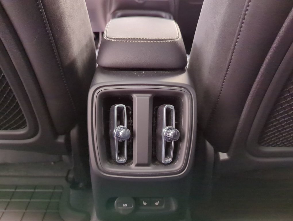 2022 Volvo XC40 Recharge Pure Electric Plus in Dartmouth, Nova Scotia - 21 - w1024h768px
