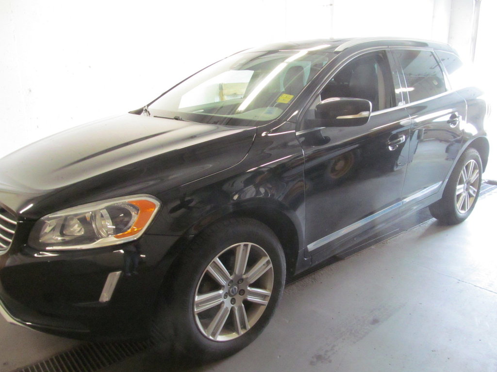 2017 Volvo XC60 T6 Drive-E Premier in Dartmouth, Nova Scotia - 2 - w1024h768px