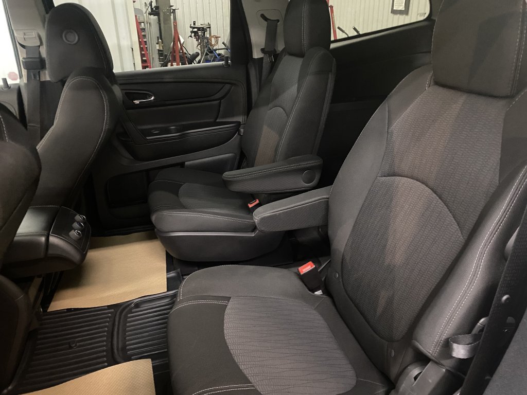 2017 Chevrolet Traverse LT in Barrhead, Alberta - 10 - w1024h768px
