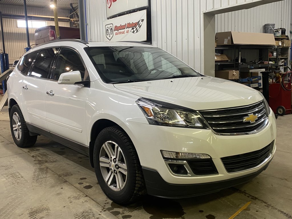 2017 Chevrolet Traverse LT in Barrhead, Alberta - 2 - w1024h768px
