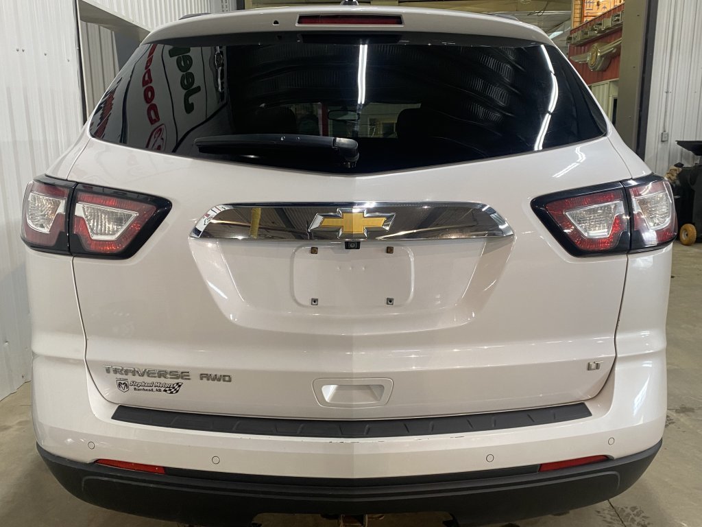 2017 Chevrolet Traverse LT in Barrhead, Alberta - 4 - w1024h768px