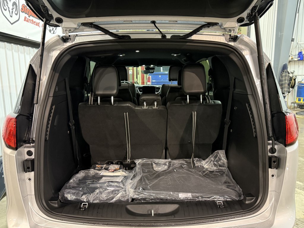 2026 Chrysler Grand Caravan SXT in Barrhead, Alberta - 5 - w1024h768px