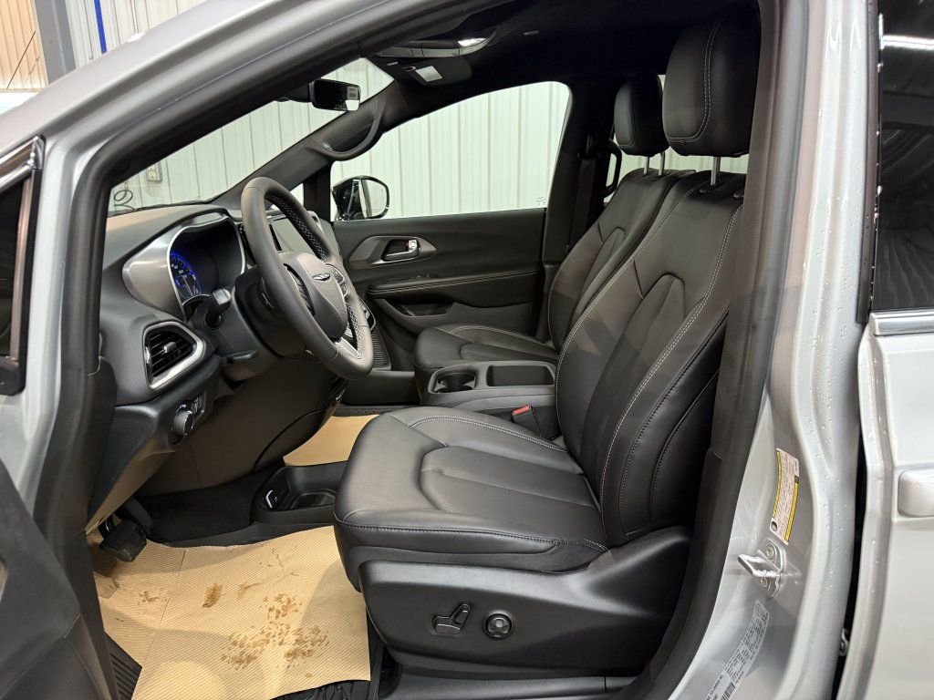 2026 Chrysler Grand Caravan SXT in Barrhead, Alberta - 11 - w1024h768px