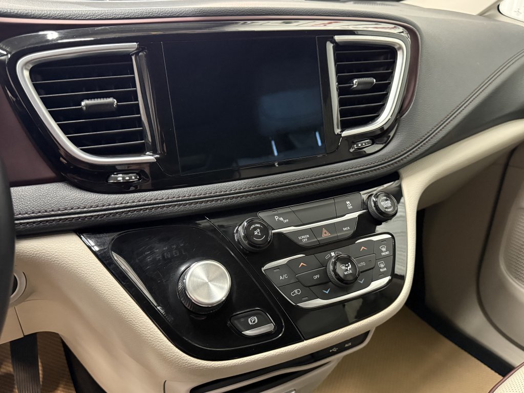 2017 Chrysler Pacifica Limited in Barrhead, Alberta - 13 - w1024h768px
