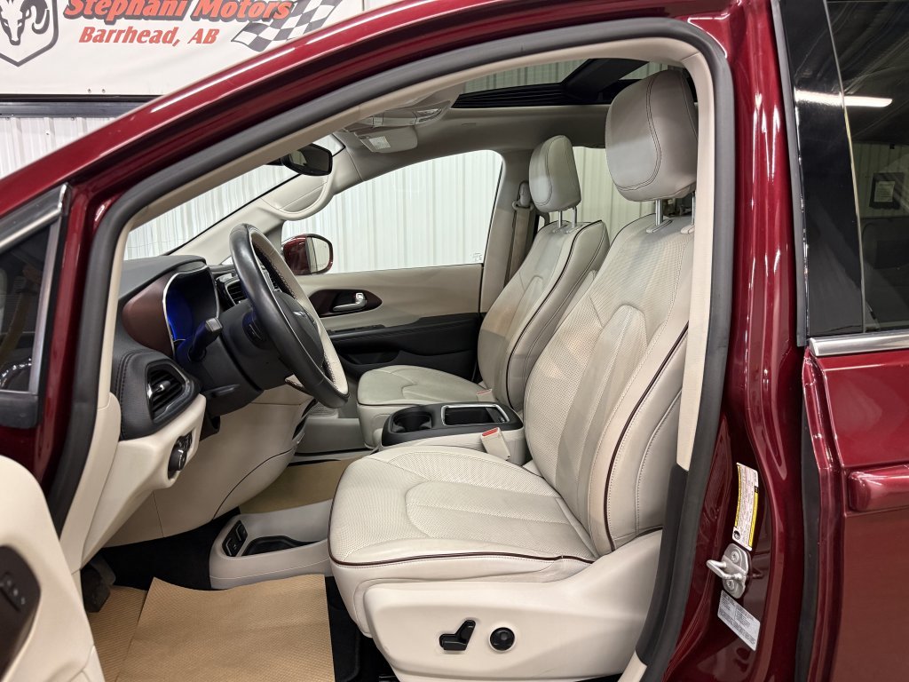 2017 Chrysler Pacifica Limited in Barrhead, Alberta - 12 - w1024h768px