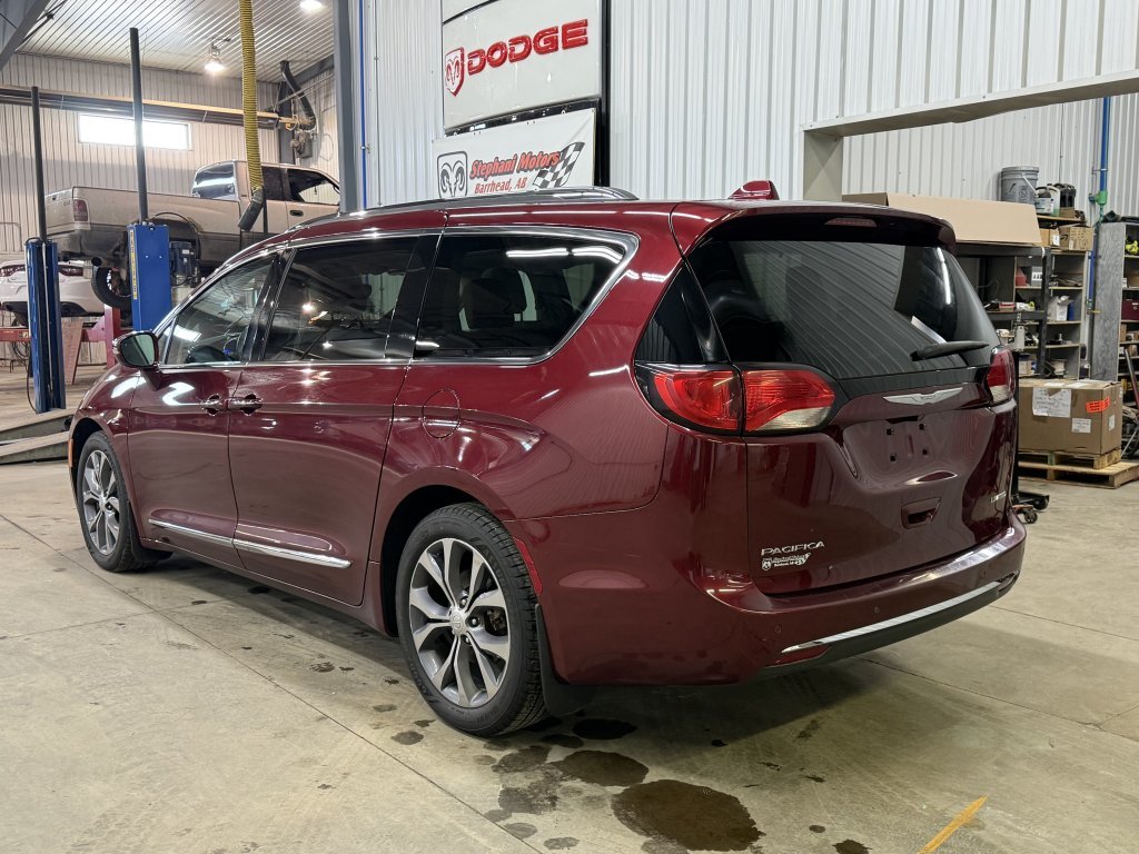 2017 Chrysler Pacifica Limited in Barrhead, Alberta - 9 - w1024h768px
