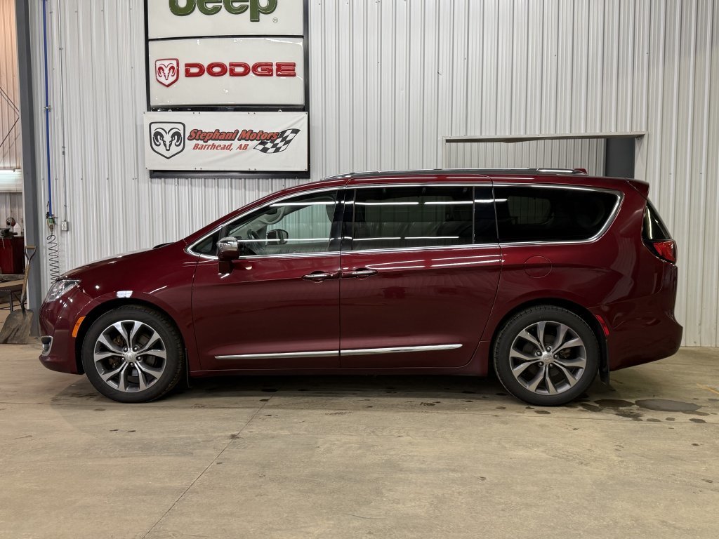 2017 Chrysler Pacifica Limited in Barrhead, Alberta - 8 - w1024h768px