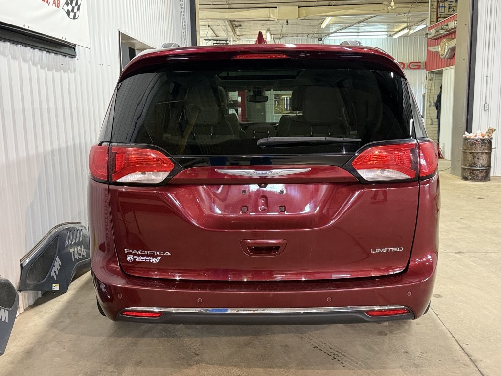 2017 Chrysler Pacifica Limited in Barrhead, Alberta - 4 - w1024h768px