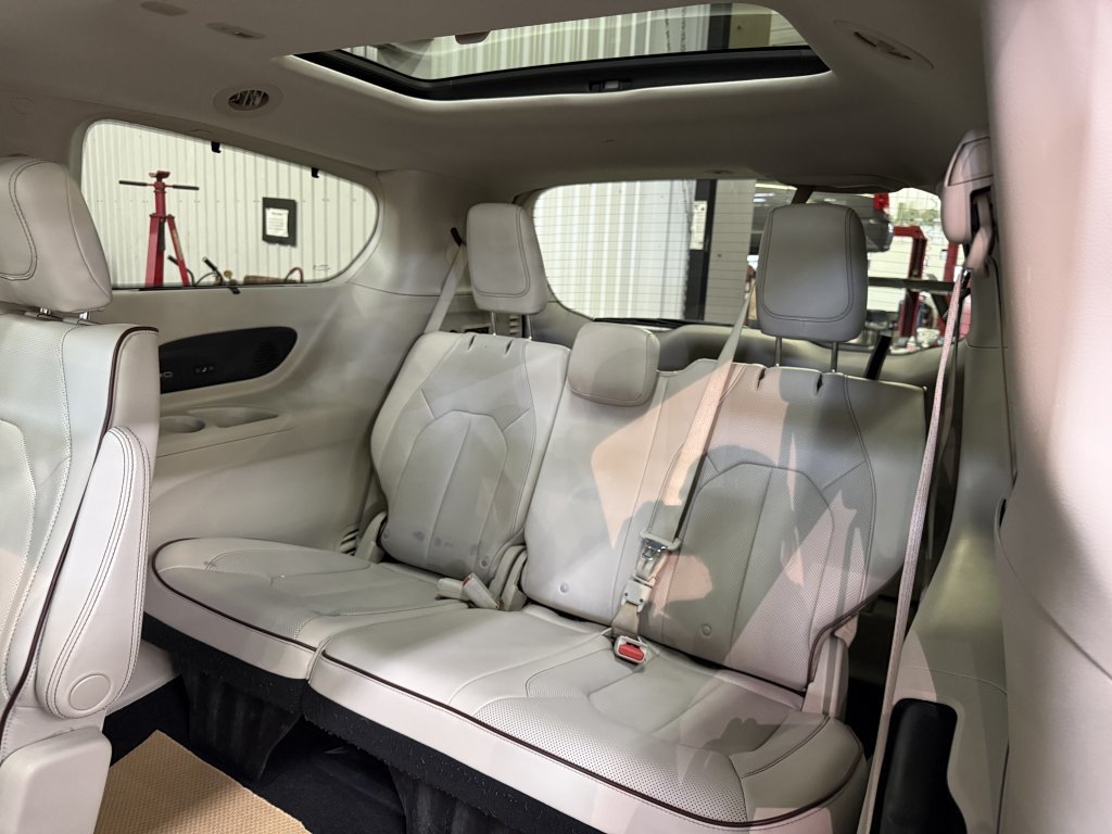 2017 Chrysler Pacifica Limited in Barrhead, Alberta - 10 - w1024h768px