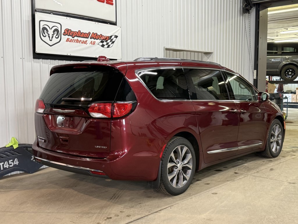 2017 Chrysler Pacifica Limited in Barrhead, Alberta - 3 - w1024h768px