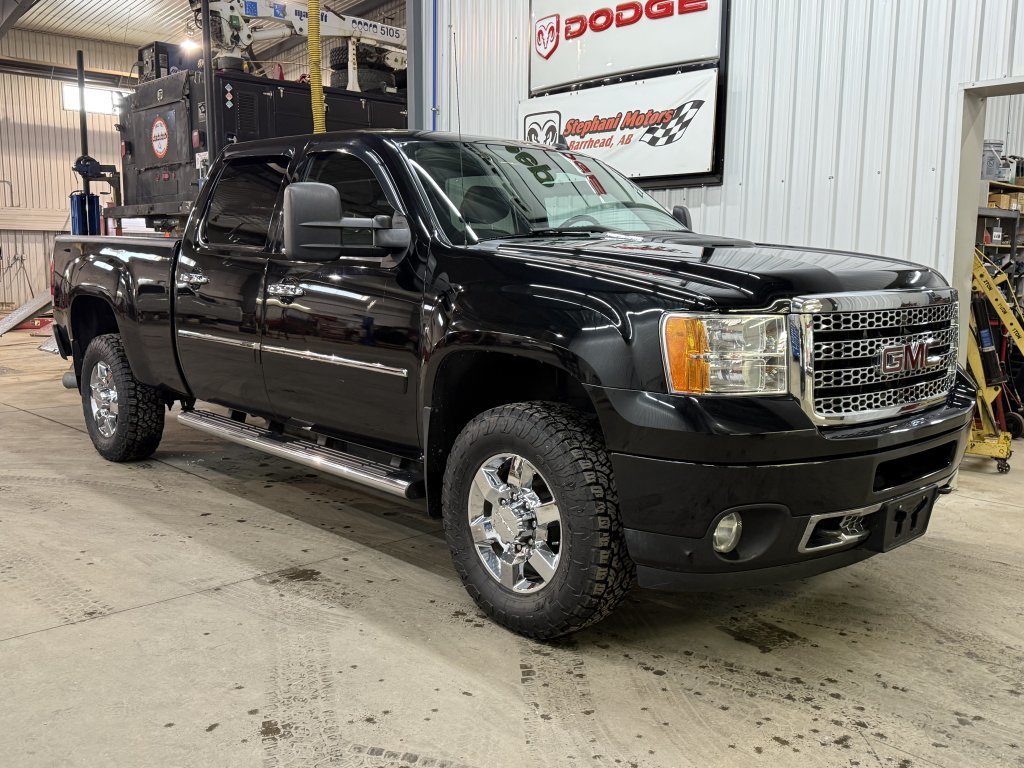2014 GMC Sierra 3500HD Denali in Barrhead, Alberta - 1 - w1024h768px