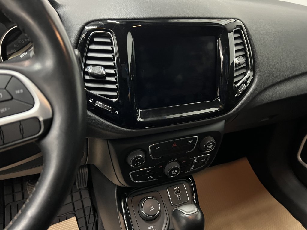 2019 Jeep Compass Limited in Barrhead, Alberta - 12 - w1024h768px