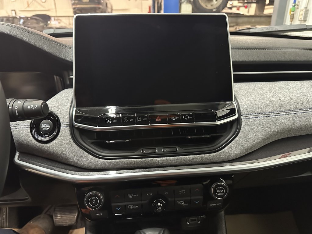 2025 Jeep Compass North in Barrhead, Alberta - 13 - w1024h768px