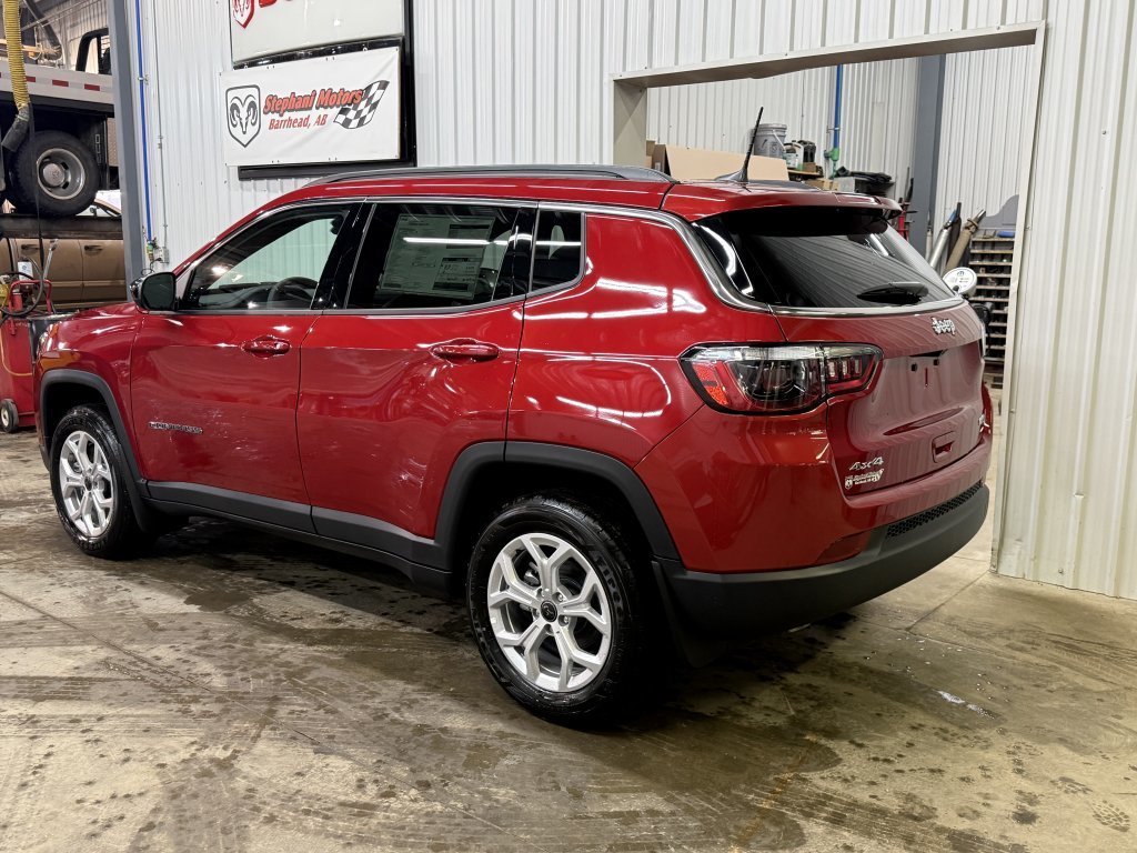 2026 Jeep Compass NORTH in Barrhead, Alberta - 9 - w1024h768px