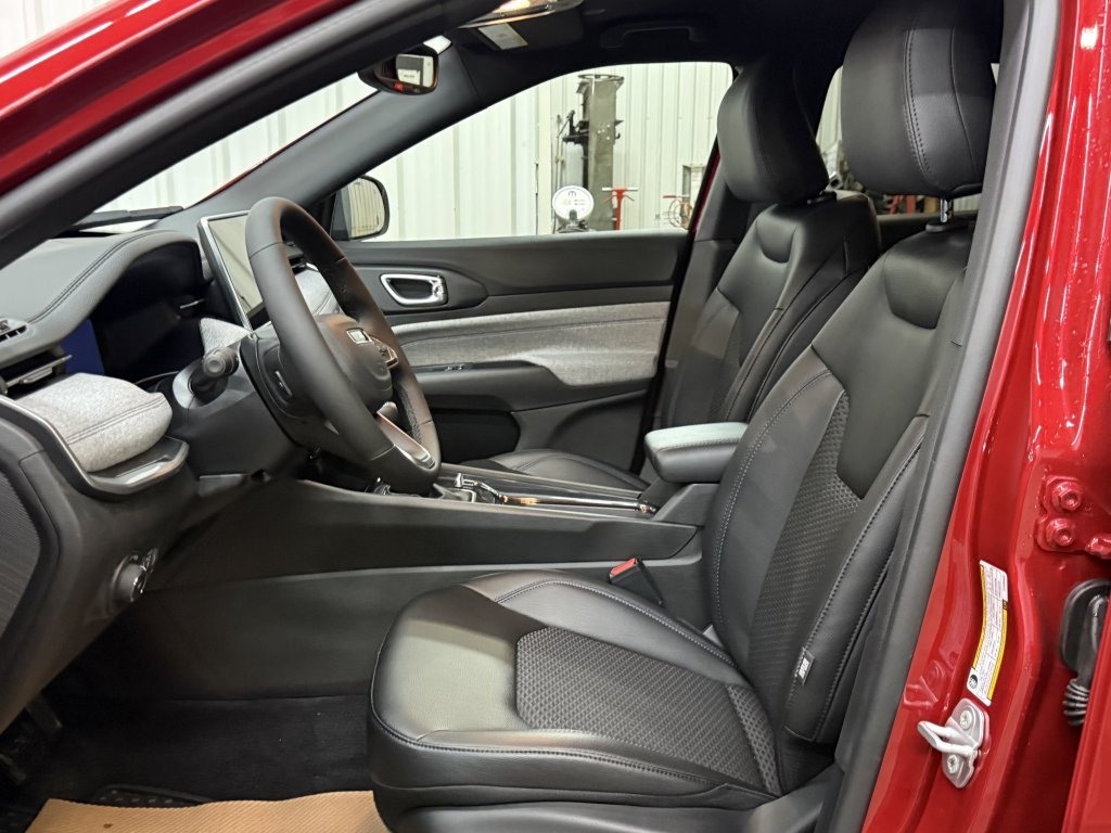 2026 Jeep Compass NORTH in Barrhead, Alberta - 11 - w1024h768px