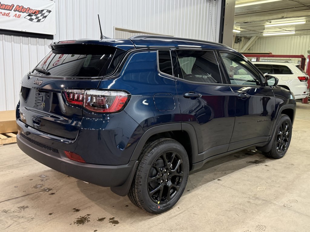 2026 Jeep Compass NORTH in Barrhead, Alberta - 3 - w1024h768px