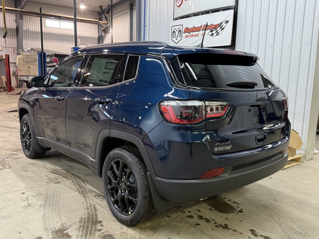 2026 Jeep Compass NORTH in Barrhead, Alberta - 9 - w1024h768px